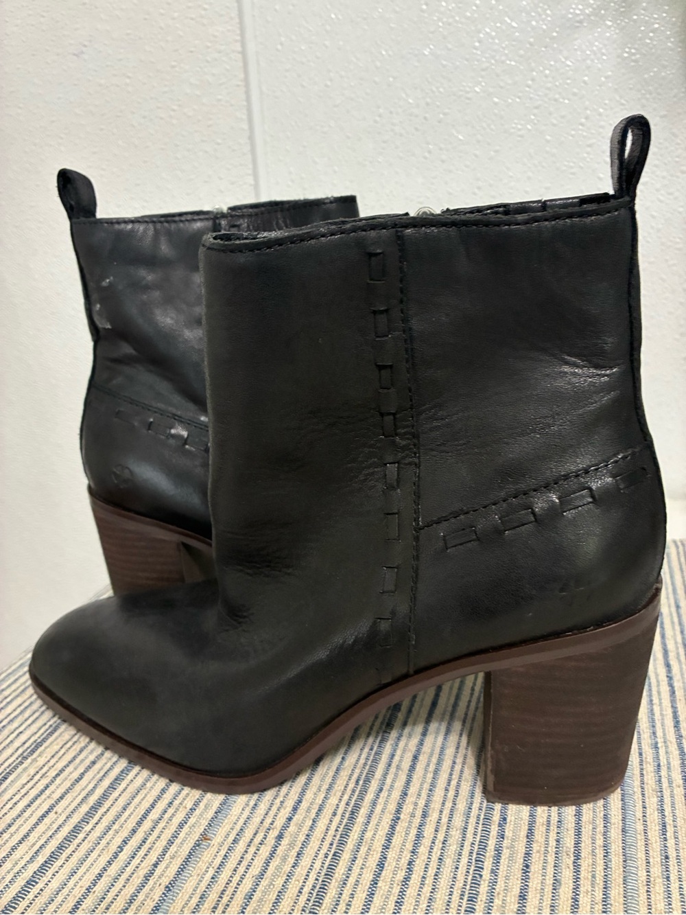 Lucky Brand Black Leather Stitched Block Heel Ankle Boots 9M